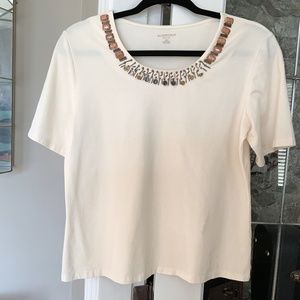 Woman’s Off White Jersey with Neck Trim Details